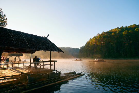 Pang Ung, a major tourist destination in northern Thailand, boasts a cold climate and stunning natural beauty. It is located in Mae Hong Son Province, Thailand.