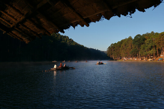 Pang Ung, a major tourist destination in northern Thailand, boasts a cold climate and stunning natural beauty. It is located in Mae Hong Son Province, Thailand.