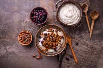 Organic Greek yogurt with pecan nuts, blueberries and cinnamon