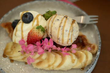 Ice cream with banana and strawberry topping dessert