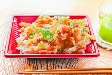 海老と野菜のかき揚げ丼