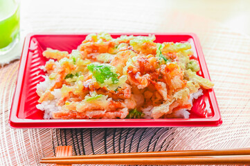 海老と野菜のかき揚げ丼