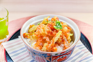 エビと野菜のかき揚げ丼