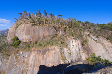 宮崎県延岡市の鉾岳、雌岳から望む雄岳