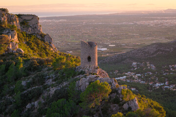 Castillo de Montorn&eacute;s, a medieval fortification located in the eastern part of the Vallromanes municipality, on the border with Montorn&eacute;s del Vall&egrave;s, atop a hill.