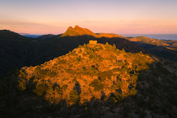 Castillo de Montorn&eacute;s, a medieval fortification located in the eastern part of the Vallromanes municipality, on the border with Montorn&eacute;s del Vall&egrave;s, atop a hill.