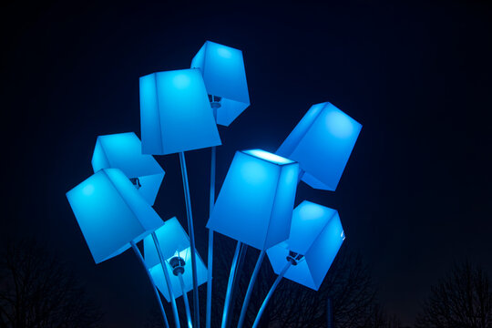 Lampes bleues en forme de prisme
