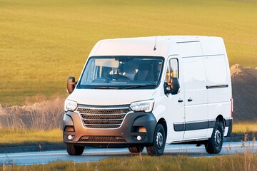New commercial vehicle for professional shipping and delivery