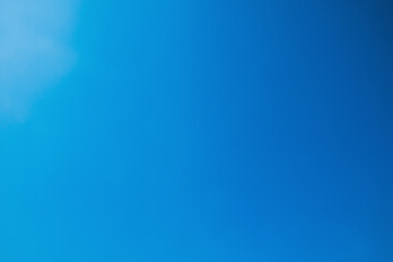 a sky with fluffy white clouds, freedom, brightness, beauty, and a clean, beautiful background pattem in a light blue, free-spirited color.