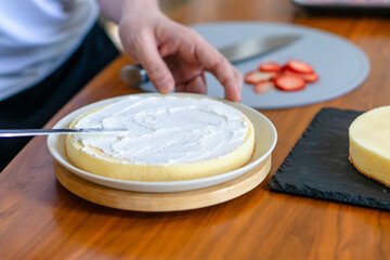 デコレーション前のホールケーキ　生クリーム　カスタマイズ