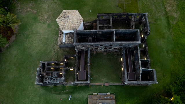 Em Praia do Forte, o Castelo Garcia D&rsquo;&Aacute;vila &eacute; uma janela para o passado. Desde suas ru&iacute;nas majestosas at&eacute; o museu interativo, esta atra&ccedil;&atilde;o hist&oacute;rica oferece uma experi&ecirc;ncia inesquec&iacute;vel de aprendizado