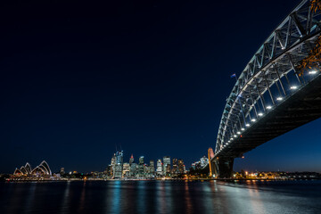 Obraz premium Paysage urbain au crépuscule avec une vue du port de Sydney et sa skyline