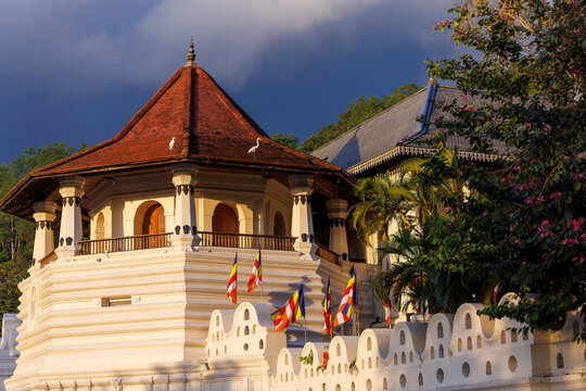  Temple of the Sacred Tooth Relic (Sri Dalada Maligawa) in Kandy, Sri Lanka