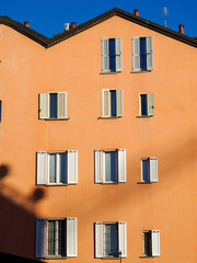 Obraz premium Facade of old residential building along via Pasubio in Milan, Italy