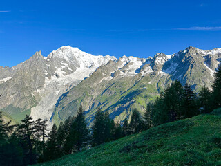 Obraz premium Italian alps on the Tour du Mont Blanc in July 