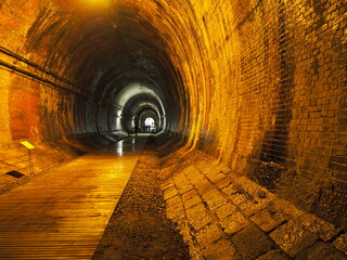 隧道湊川地下トンネル