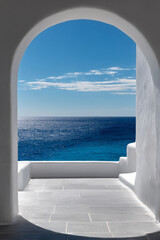 Fototapeta premium Estética mediterránea para editorial de estilo de vida, Fondo para publicidad de destinos de viaje exclusivos, Mockup para diseño de interiores de lujo
