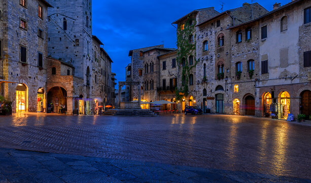Night view of famous Piazza della Cisterna in the medieval town San Gimignano, Tuscany, Italy. Night cityscape of San Gimignano.