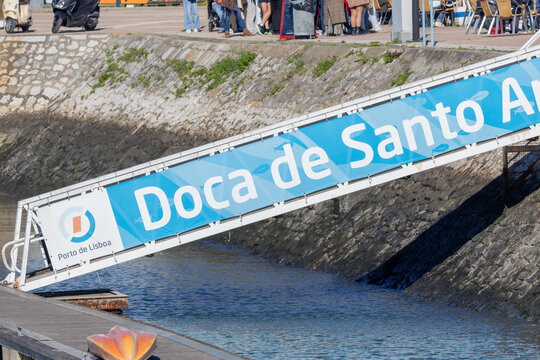 Doca de santo amaro gangway connecting marina to shore