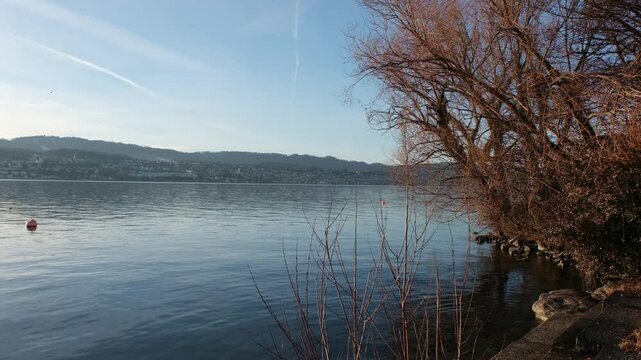 Ausblick auf den Z&uuml;richsee im Winter von Erlenbach aus, Winter in der Schweiz
