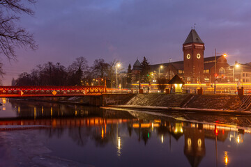 Obraz premium Most Piaskowy i Hala Targowa we Wrocławiu o zmierzchu