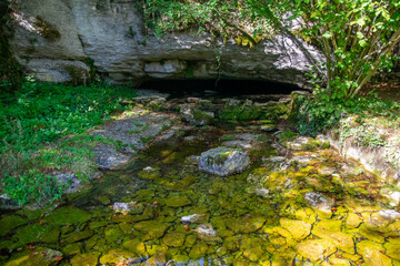 La cueva del rio