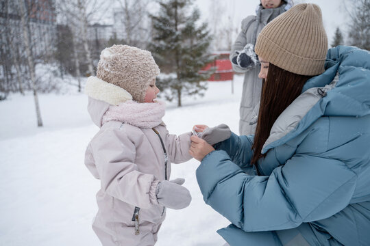 Mother and child enjoying winter in the park