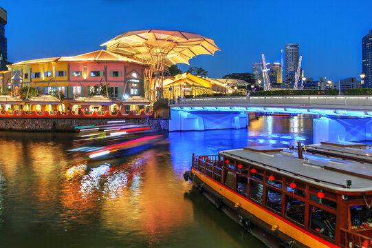 Read Bridge in Clarke Quay at night, Singapore