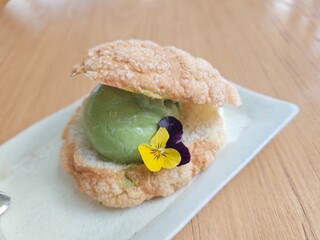 Fried bun with matcha ice cream 