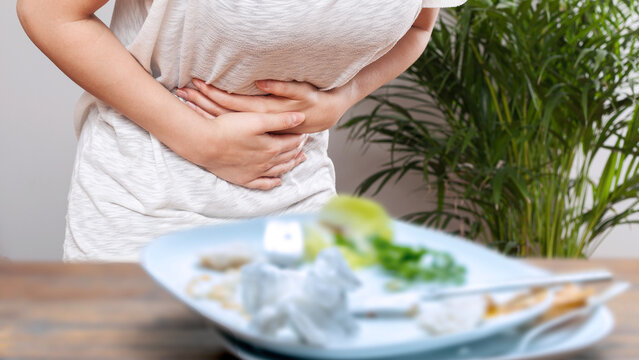 woman have food poisoning