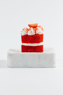 Red Velvet Mini Cake with Cream Cheese and Strawberry