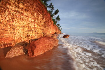 Pha Daeng Beach(Fung Daeng beach)is the important natural attraction, special features are a red cliff with a beautiful pattern facing the east.
Bang Saphan Noi District,Prachuap Khiri Khan,Thailand