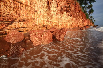 Pha Daeng Beach(Fung Daeng beach)is the important natural attraction, special features are a red cliff with a beautiful pattern facing the east.
Bang Saphan Noi District,Prachuap Khiri Khan,Thailand