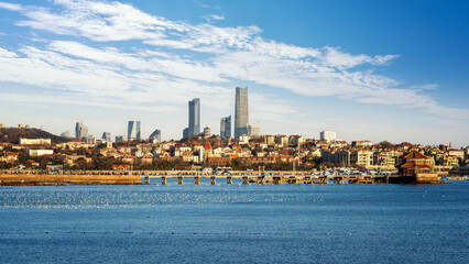 Obraz premium Urban Cityscape by the Sea with Modern Skyscrapers