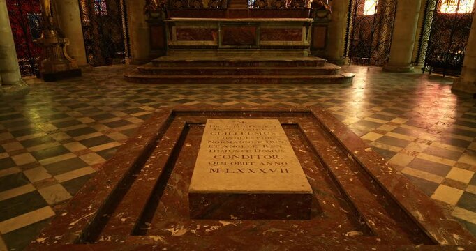 Tomb of William the Conqueror in the church of Saint-&Eacute;tienne, Abbaye aux Hommes, Caen, Normandy, France