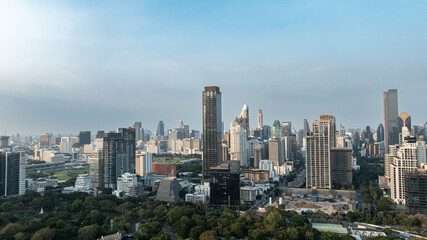 Obraz premium Modern skyscrapers and office buildings in Bangkok's business district under a clear sky.