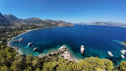Naklejka premium Drone shot of a beautiful bay in Antalya, Turkey. 