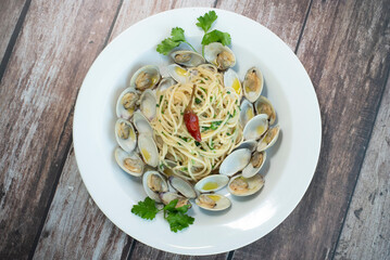 Spaghetti littleneck clams