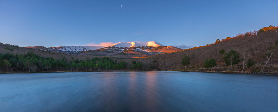 Embalse panor&aacute;mica Moncayo nevado y Luna