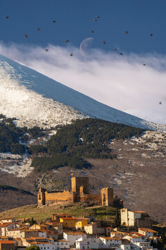 Trasmoz y Moncayo nevado de fondo
