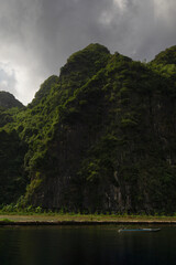 Obraz premium Boat trip Tam Coc river in Ninh Binh, Vietnam