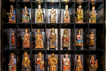 Fototapeta premium Interior of the Cathedral Saint Mary, Catedral Metropolitana de Santa Maria la Real in Pamplona, Navarre, Spain.