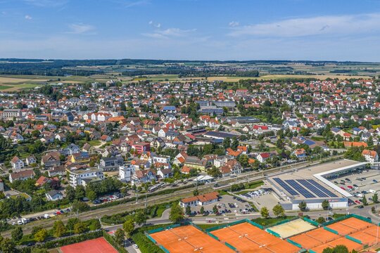 Ausblick auf Erbach an der Donau in Baden-W&uuml;rttemberg im Sommer