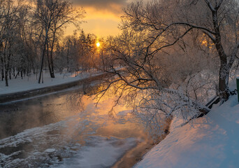 A frosty dawn by the river in a city park in Minsk