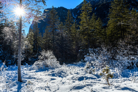 Lago di Dobbiaco in inverno, val Pusteria, Bolzano