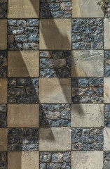 Trottoir pav&eacute; dans les rues de Saint-Val&eacute;ry-sur-Somme, Picardie, France
