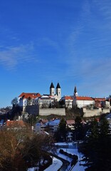 Veszpr&eacute;m Burgviertel im Winter, vertikal