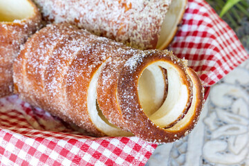 Fototapeta premium Hungarian traditional sweet food Kurtoskalacs, also called chimney cake in basket - macro shot