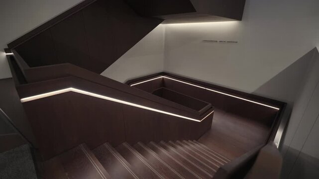  Munich, Germany. Das neu eroeffnete Hauptgebaeude der Archaeologischen Staatssammlung. Modernes Innendesign fuer antike Artefakte von der Palaeolithik bis zur Eisenzeit. Modern museum interior