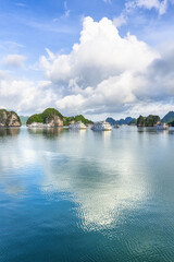 Fototapeta premium An open water view of the dramatic Ha Long Bay, Vinh Ha Long, a UNESCO World Heritage site